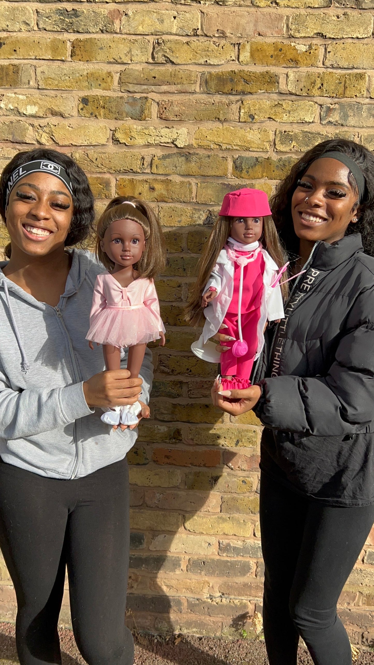 Belle & Tabby ibeji omolankidi
